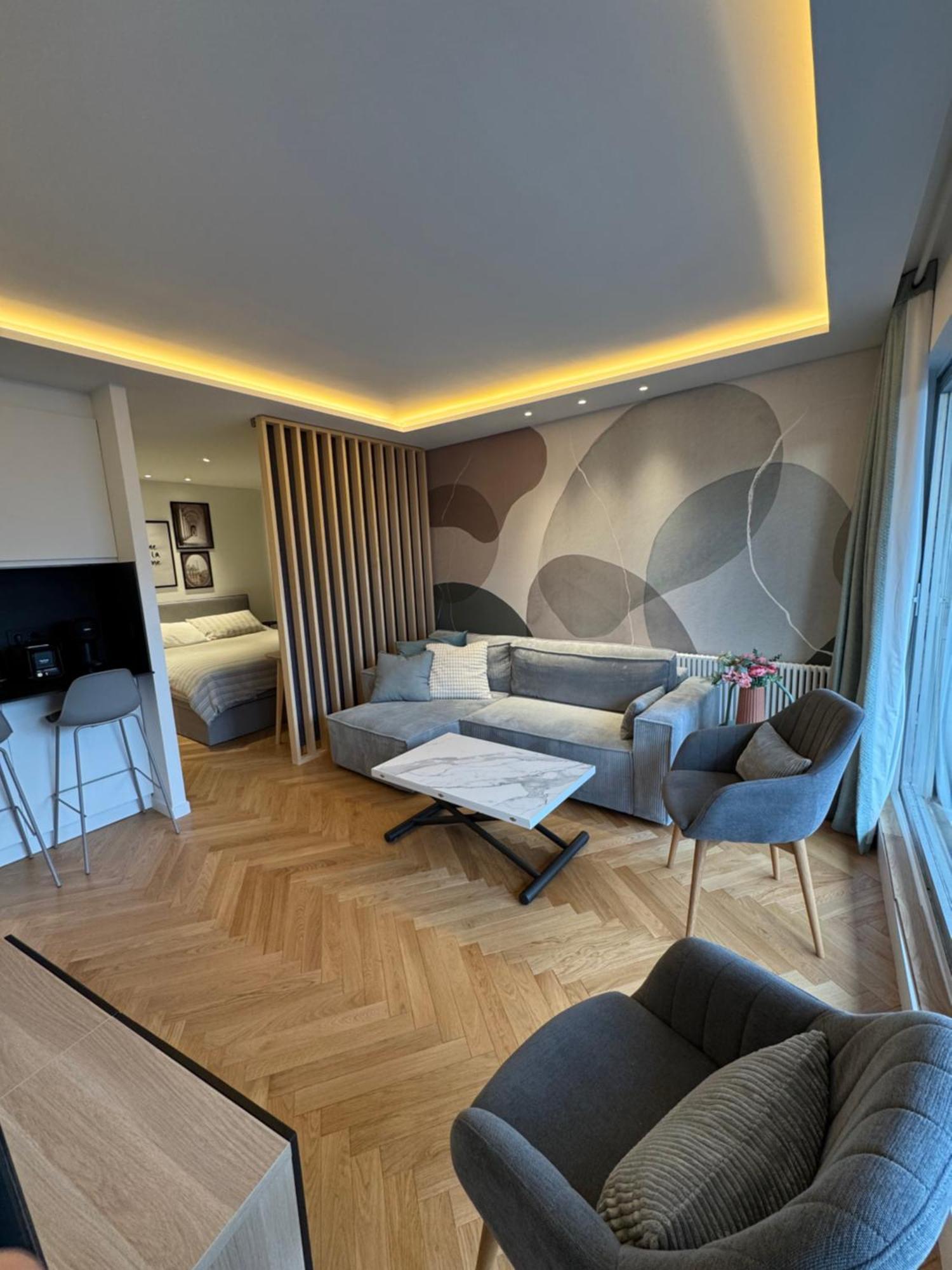 2 Bedroom Renovated In The Heart Of Paris
