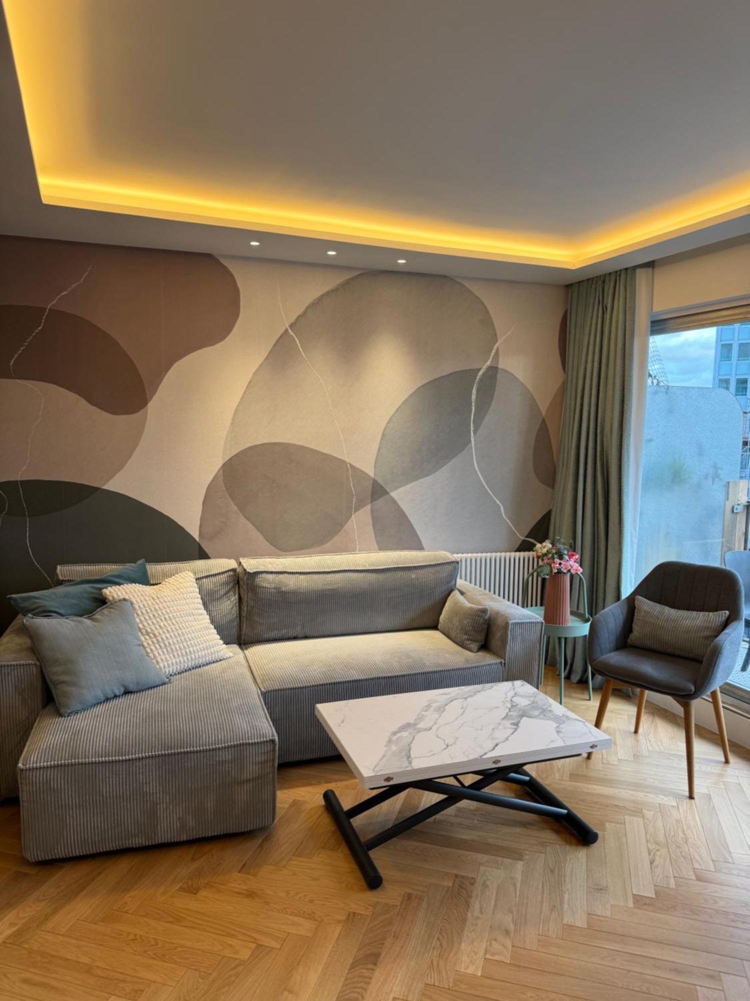 Apartment 2 Bedroom Renovated In The Heart Of Paris