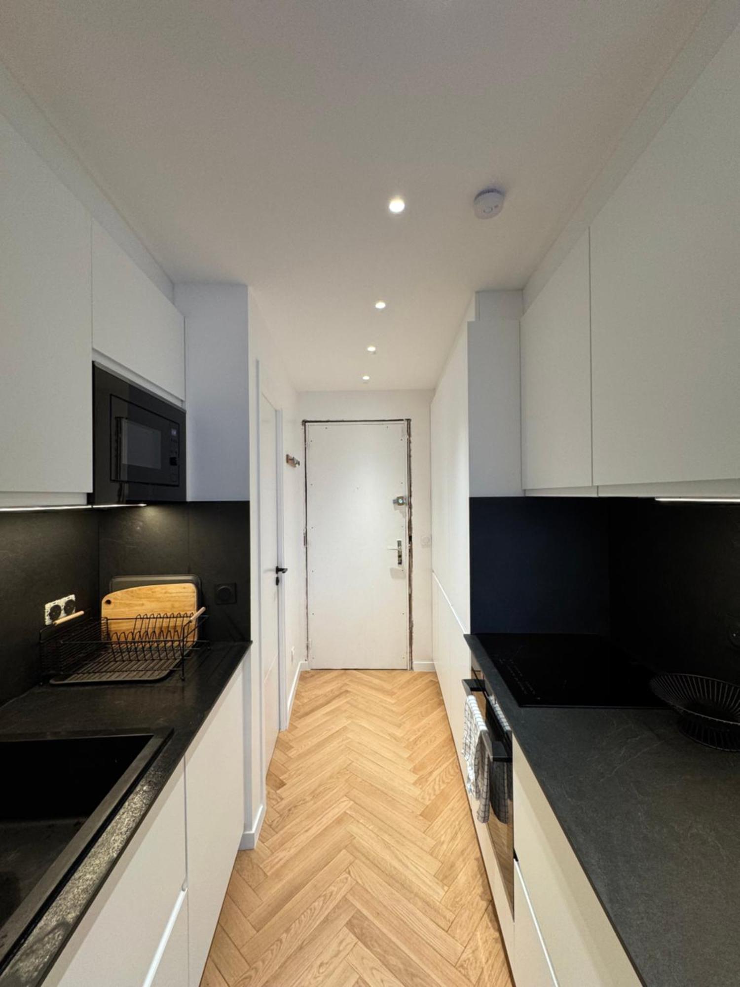 2 Bedroom Renovated In The Heart Of Paris